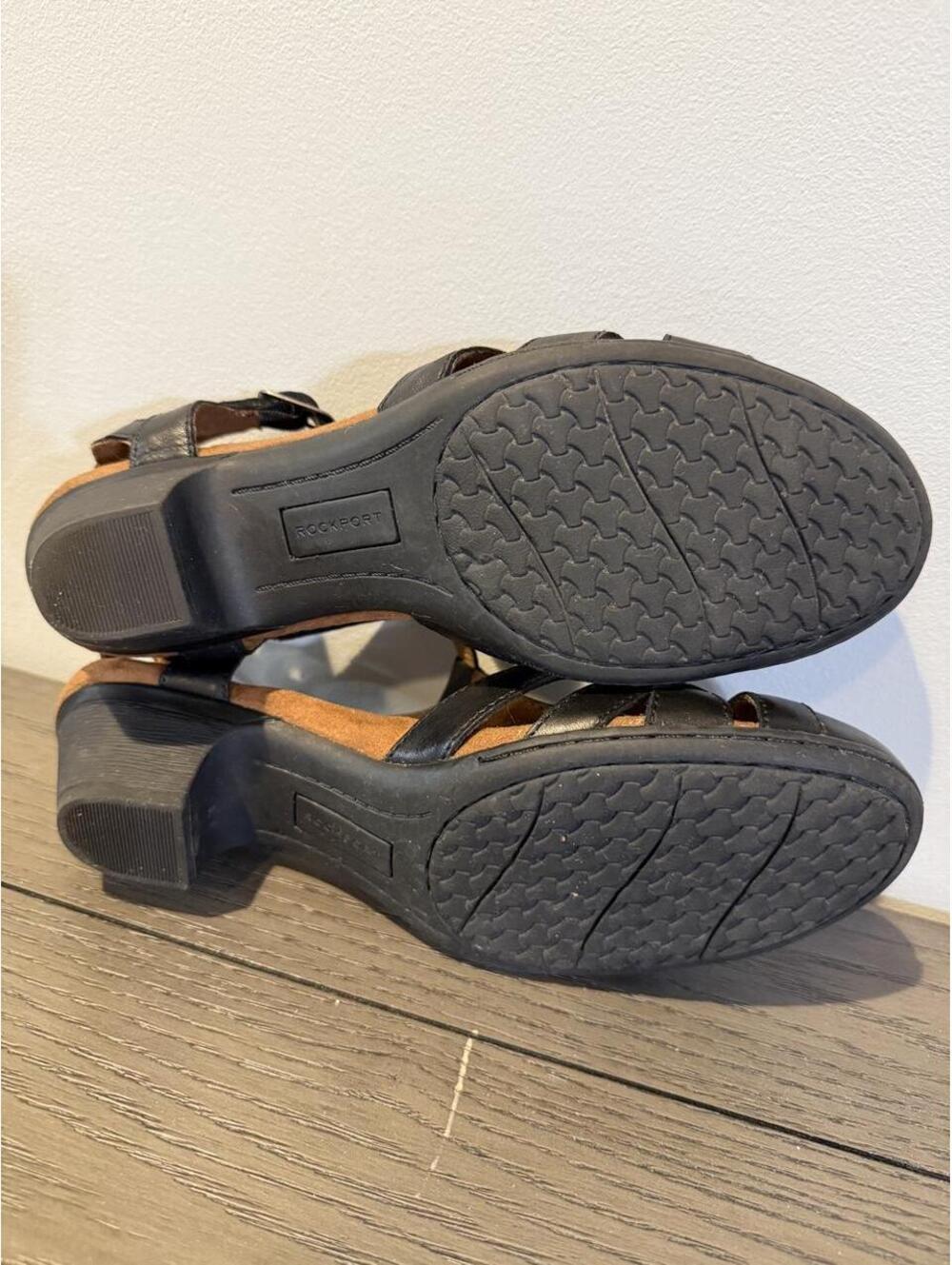 Cobb Hill Women's Black and Grey Sandal - Picture 5 of 7